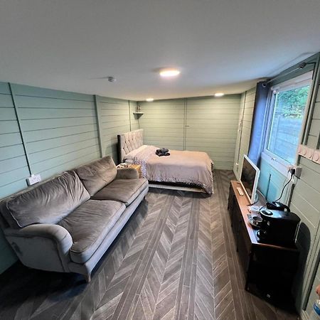 Cozy Cabin Independent Ensuite 吉尔福德 外观 照片