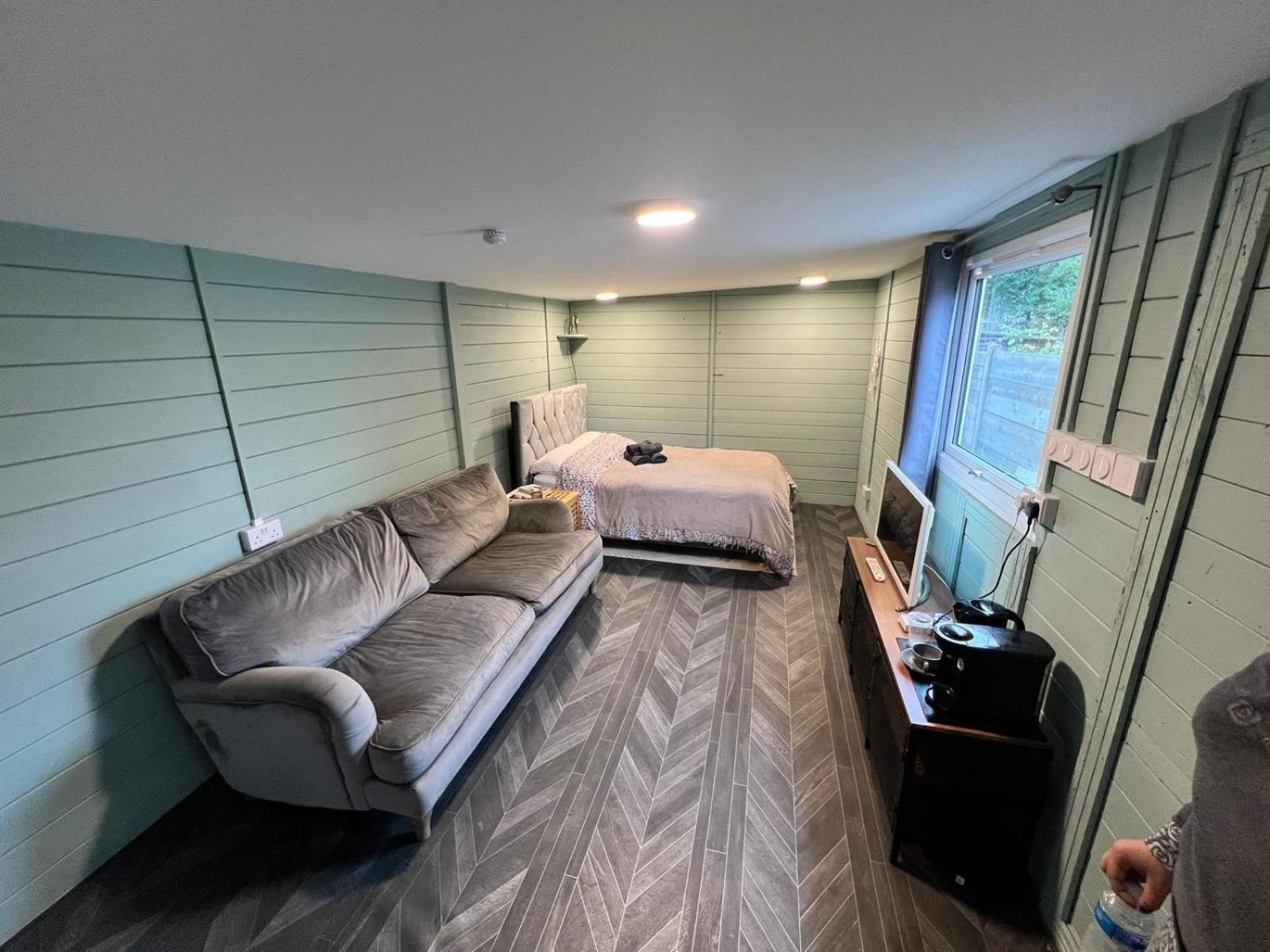 Cozy Cabin Independent Ensuite 吉尔福德 外观 照片